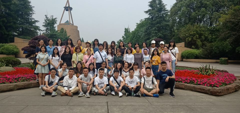 我院2018级酒店管理专业同学到三星堆、宝光寺开展课程研学.png